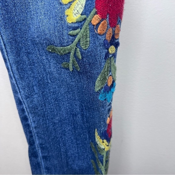 Angel Kiss Mid Rise Embroidered Skinny Jeans Size 1 - Picture 4 of 10